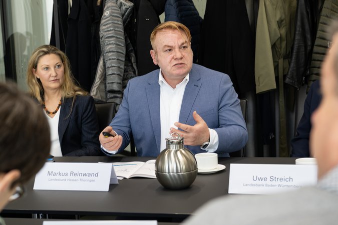 Öffnet eine Lightbox: 