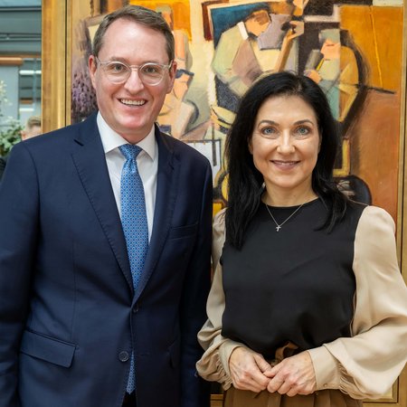 Öffnet eine Lightbox: 