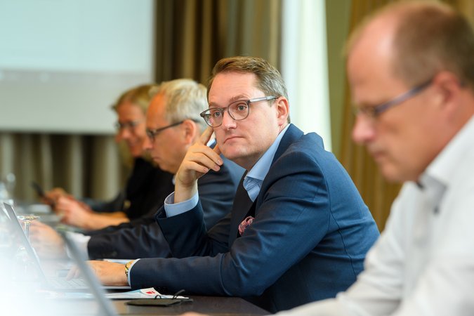 Öffnet eine Lightbox: Mitte: Dominik Lamminger, VÖB-Geschäftsführer Mitte: Dominik Lamminger, VÖB-Geschäftsführer