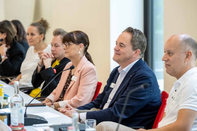 Öffnet eine Lightbox: 