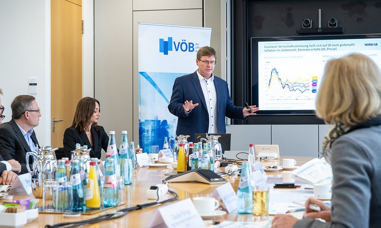 Öffnet eine Lightbox: 