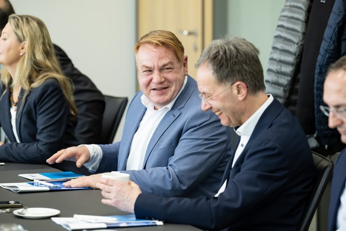 Öffnet eine Lightbox: 