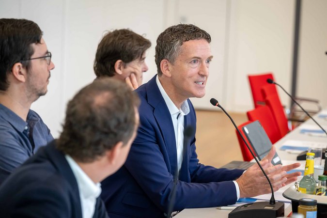 Öffnet eine Lightbox: 