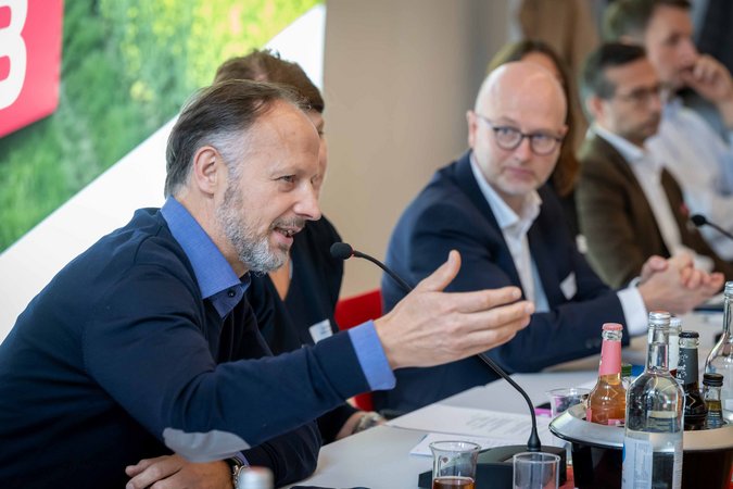 Öffnet eine Lightbox: 