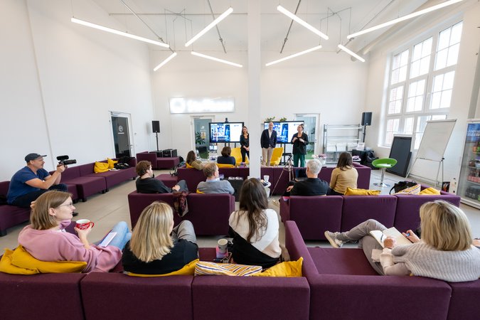 Öffnet eine Lightbox: 