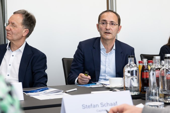 Öffnet eine Lightbox: 