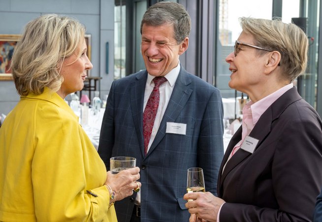 Öffnet eine Lightbox: 