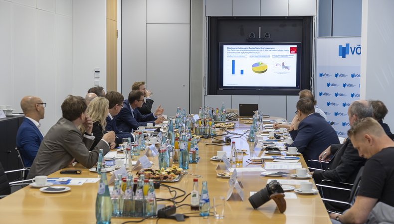 Öffnet eine Lightbox: 