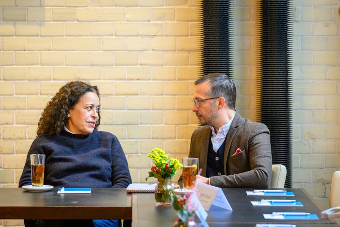 Öffnet eine Lightbox: 