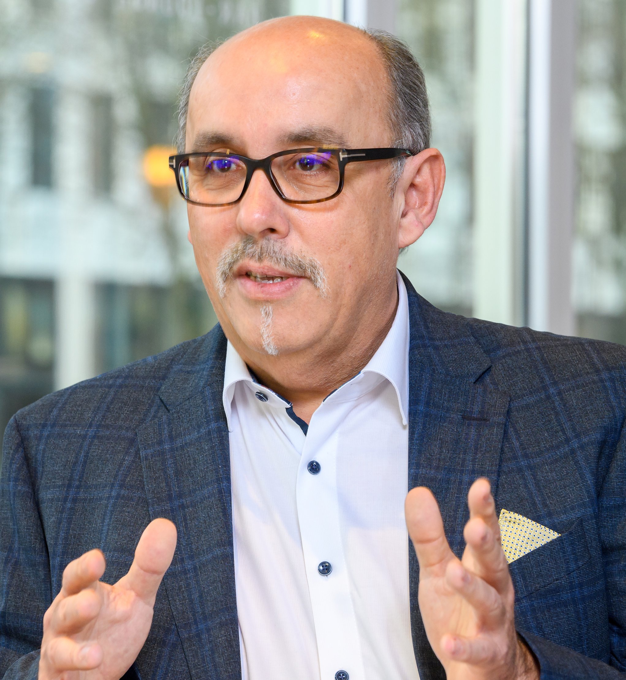 Artikel öffnen: Aufnahme von Gunnar Feth im Gespräch
