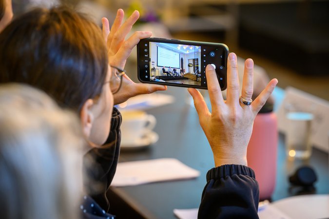 Öffnet eine Lightbox: 