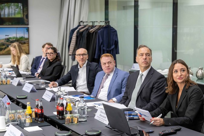 Öffnet eine Lightbox: 