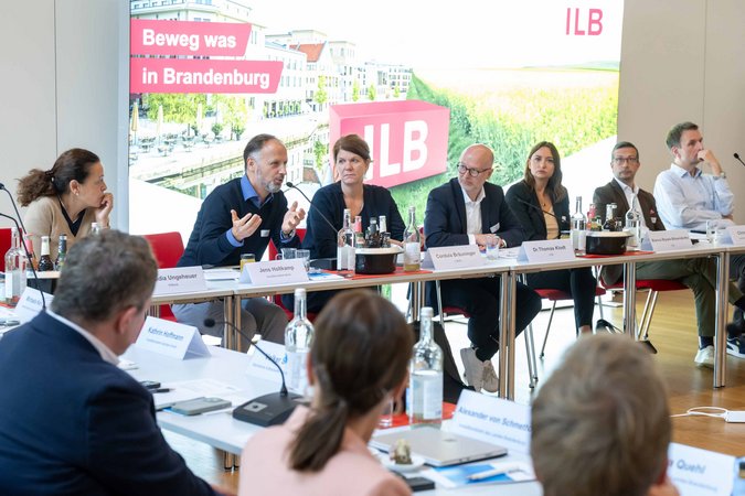 Öffnet eine Lightbox: 